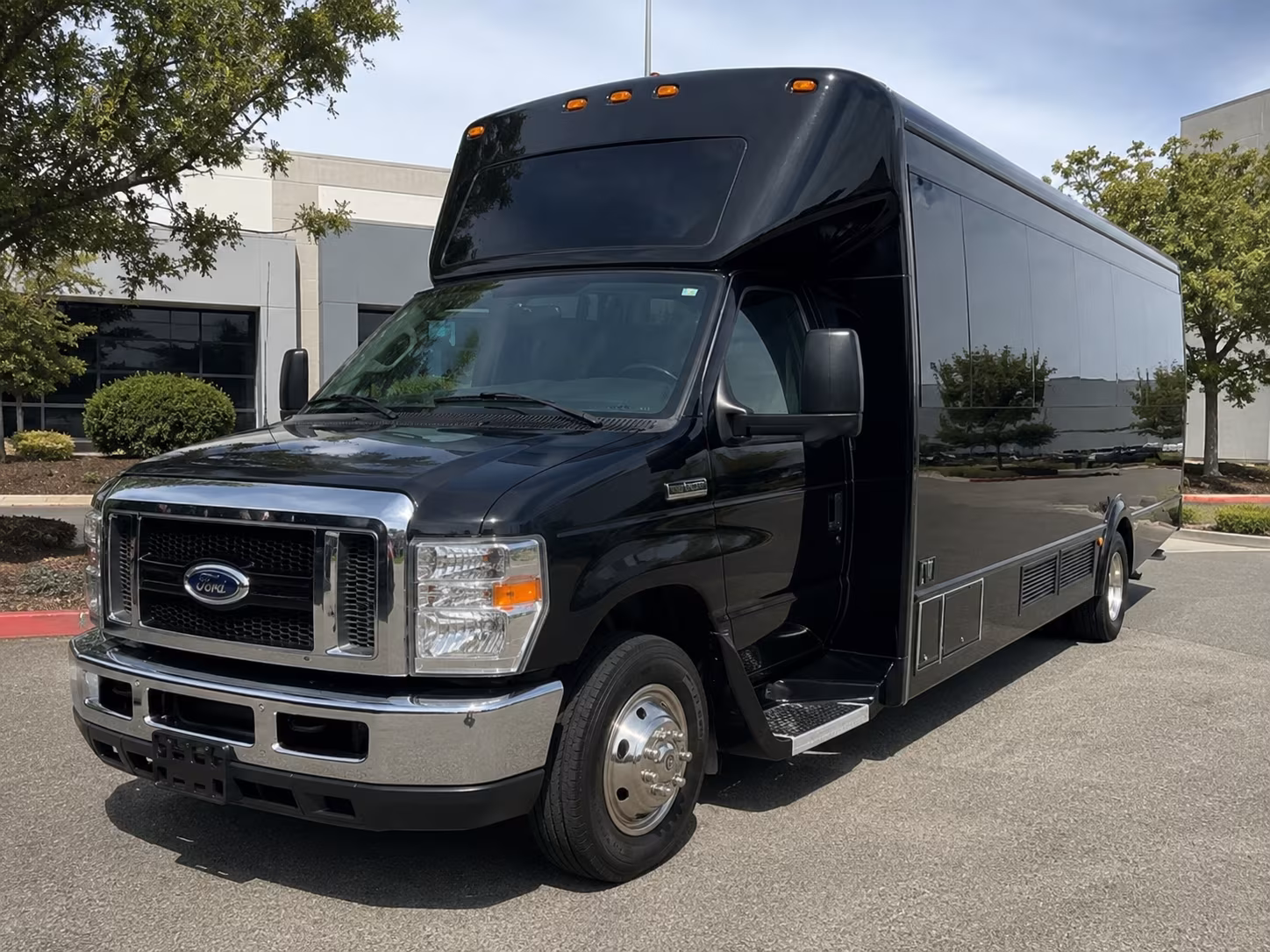 Broken Arrow Birthday, Sweet 16, & Quinceañera Transportation party bus exterior