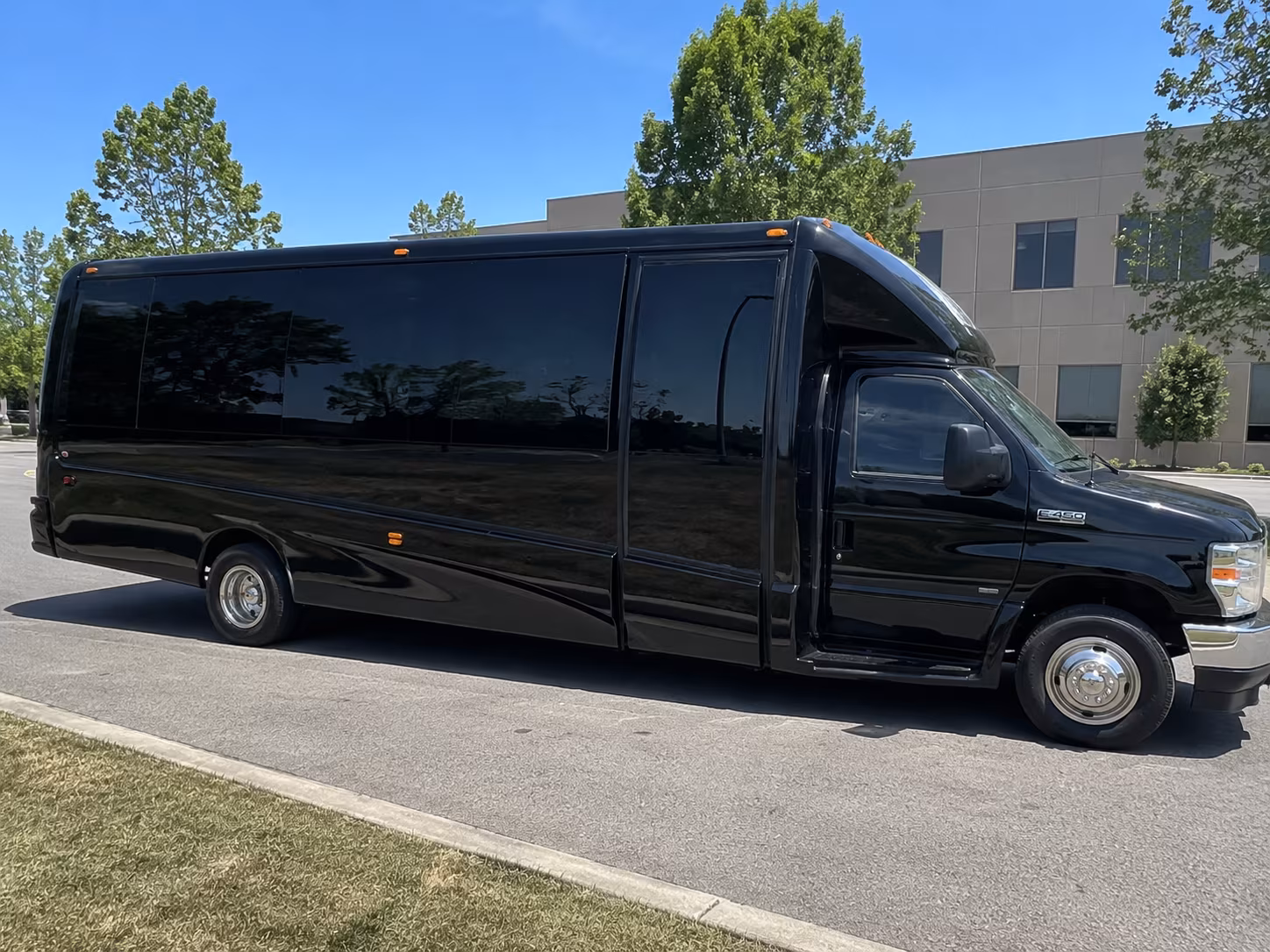 Joplin Winery Tour & Pub Crawl Transportation