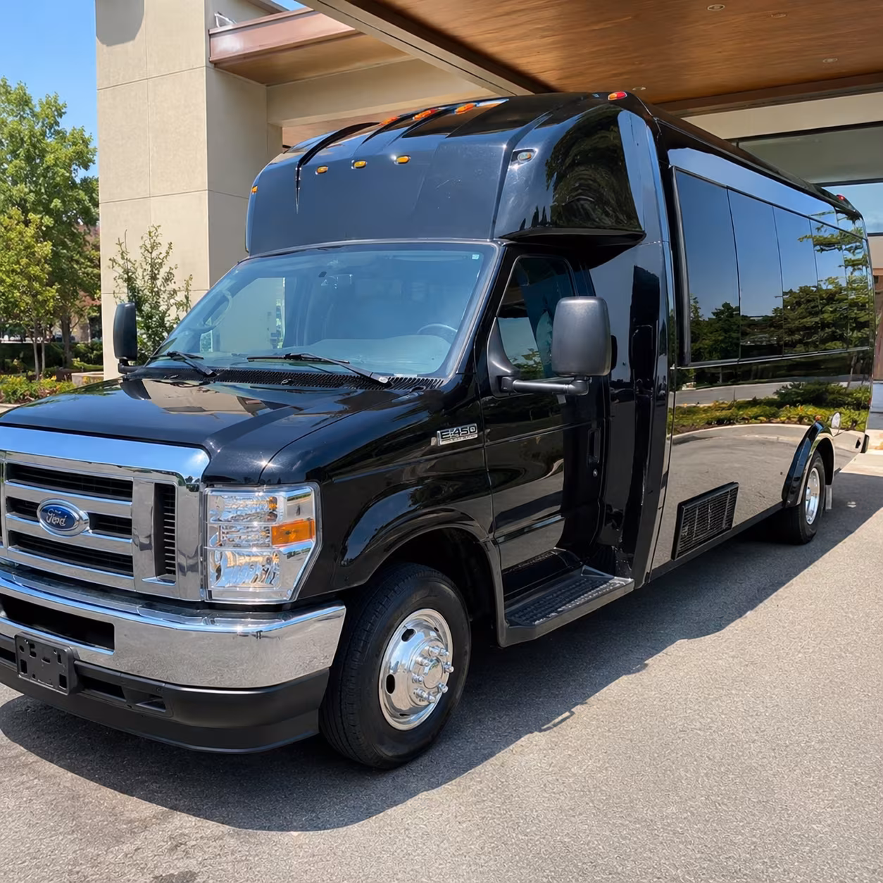Midwest City Winery Tour & Pub Crawl Transportation
