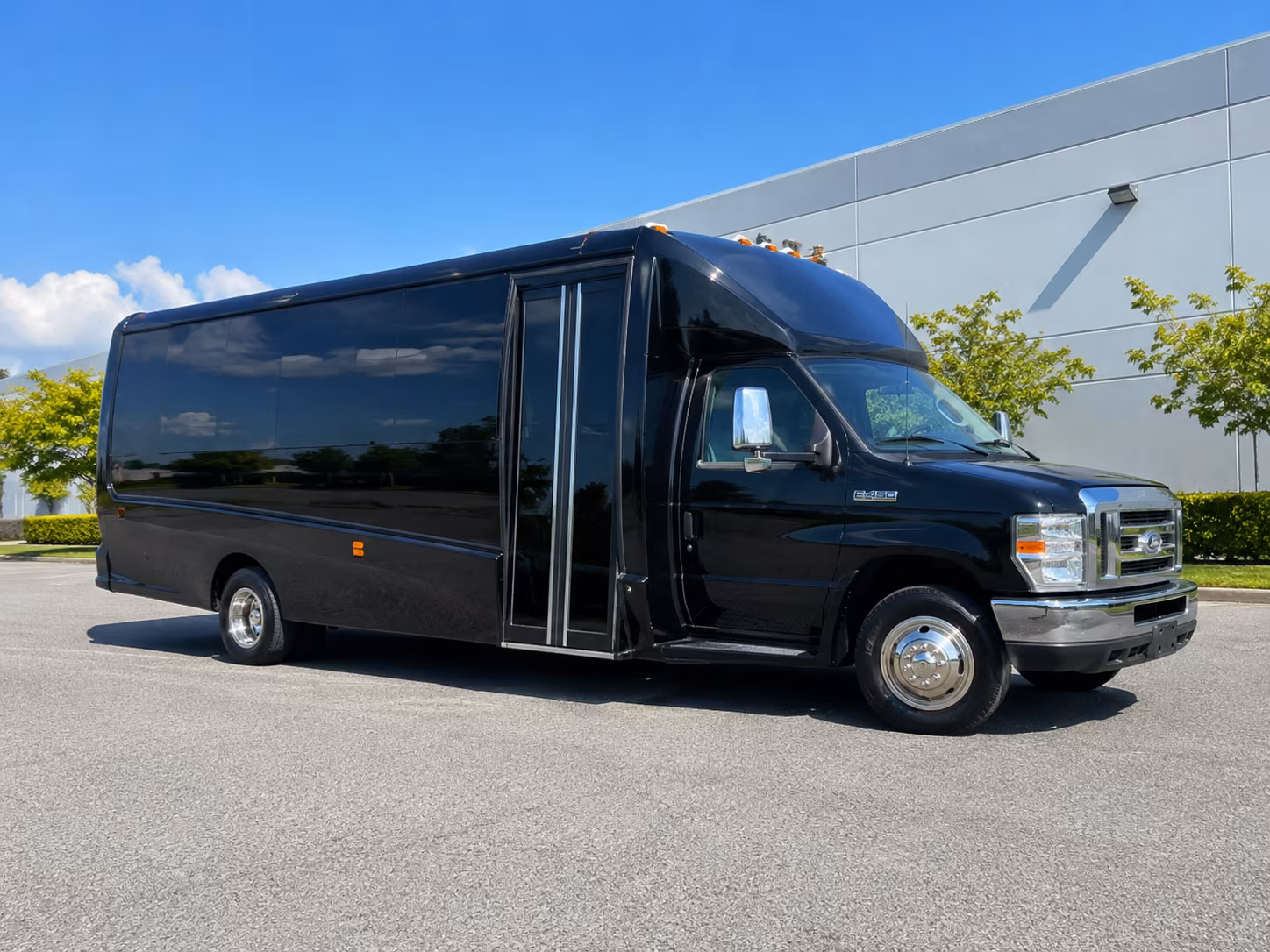 Springdale Winery Tour & Pub Crawl Transportation